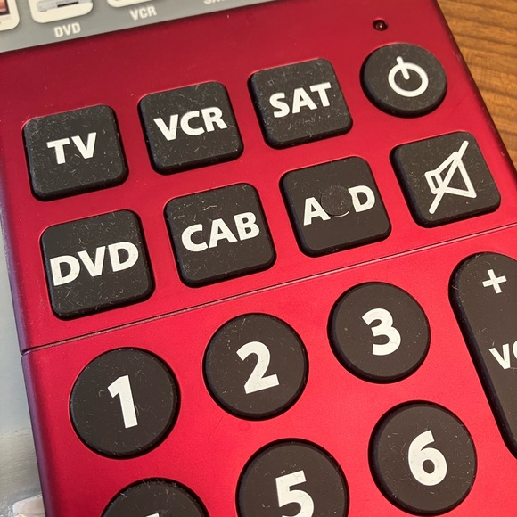 Living Solutions Colossal Universal TV VCR DVD AUDIO CABLE XL Remote Control Red - Picture 3 of 13